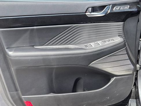 Certified 2025 Hyundai Palisade Calligraphy FWD image 13