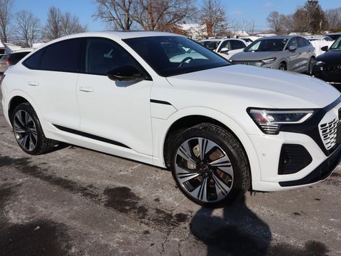 Used 2024 Audi Q8 e-tron Prestige w/ Prestige Package image 3