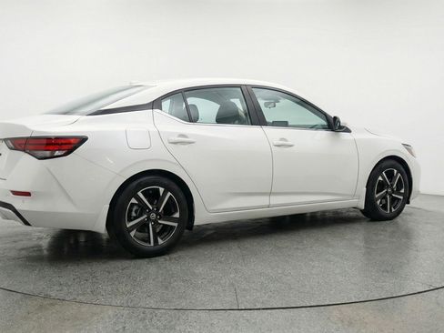 Used 2025 Nissan Sentra SV image 9
