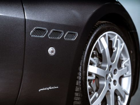 Used 2013 Maserati GranTurismo Sport RWD image 45