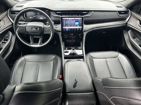 Used 2024 Jeep Grand Cherokee L Limited w/ Black Appearance Package image 24