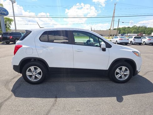 Used 2017 Chevrolet Trax LS w/ Fleet Convenience Package AWD/4WD image 5