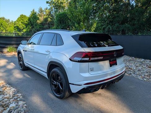 Certified 2025 Volkswagen Atlas Cross Sport SEL R-Line AWD/4WD image 3