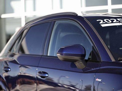 Certified 2025 Audi Q3 2.0T Premium w/ Convenience Package image 3