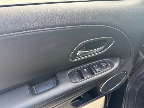 Used 2022 Honda HR-V EX-L image 9