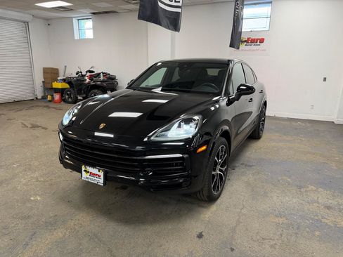 Used 2021 Porsche Cayenne S AWD/4WD image 2