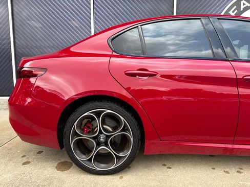 Used 2022 Alfa Romeo Giulia Veloce AWD/4WD image 5