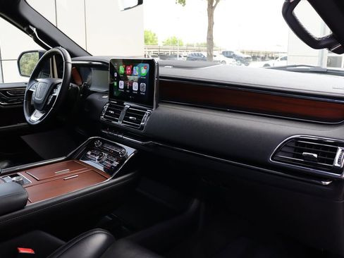 Used 2020 Lincoln Navigator Reserve w/ Luxury Package image 14