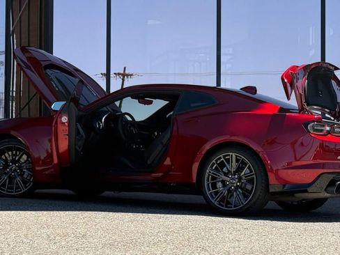 Used 2021 Chevrolet Camaro ZL1 RWD image 29