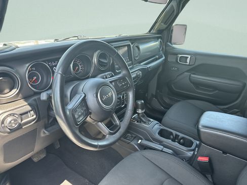 Used 2023 Jeep Gladiator Sport AWD/4WD image 9