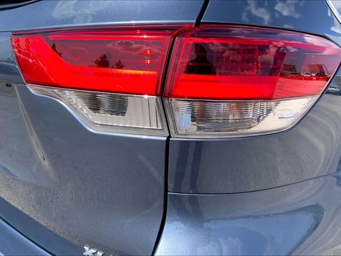 Used 2018 Toyota Highlander XLE FWD image 30