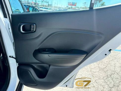 Used 2023 Hyundai Venue Limited FWD image 21