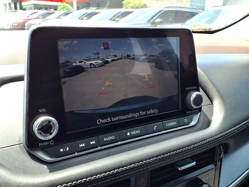 Used 2023 Nissan Rogue SV FWD image 16