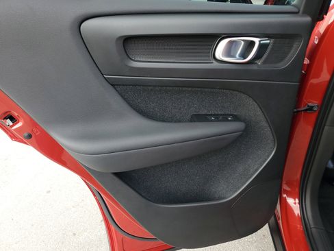 Used 2021 Volvo XC40 P8 Recharge w/ Advanced Package image 22