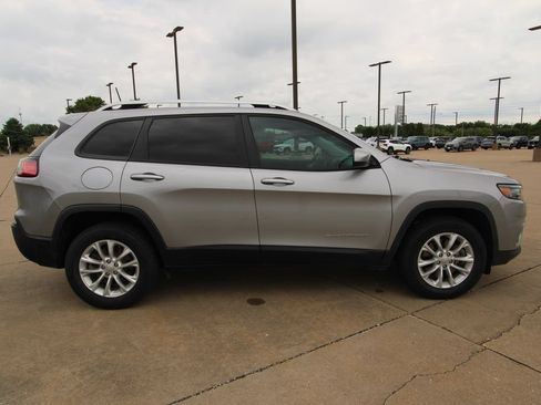 Used 2020 Jeep Cherokee Latitude w/ Cold Weather Group AWD/4WD image 4