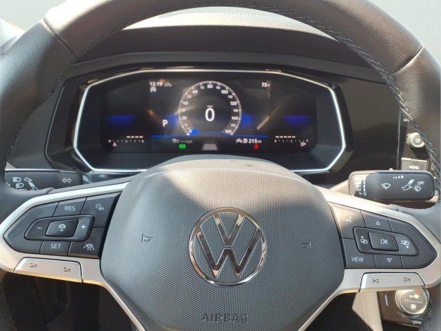 Certified 2023 Volkswagen Jetta SE FWD image 22