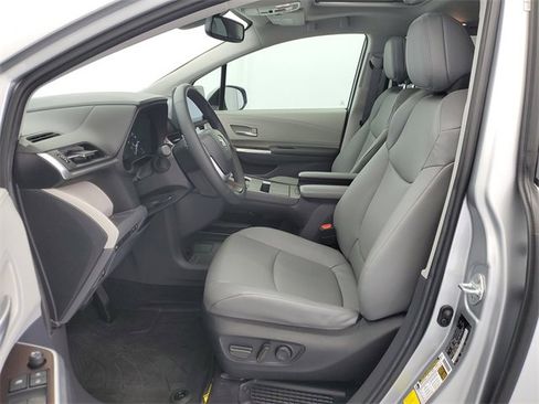 Certified 2023 Toyota Sienna XLE image 18
