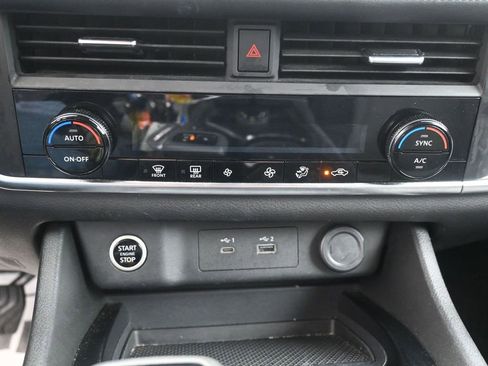 Used 2023 Nissan Rogue SV image 12