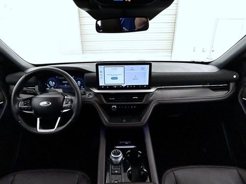Used 2025 Ford Explorer Platinum w/ LUX Leather Package image 13