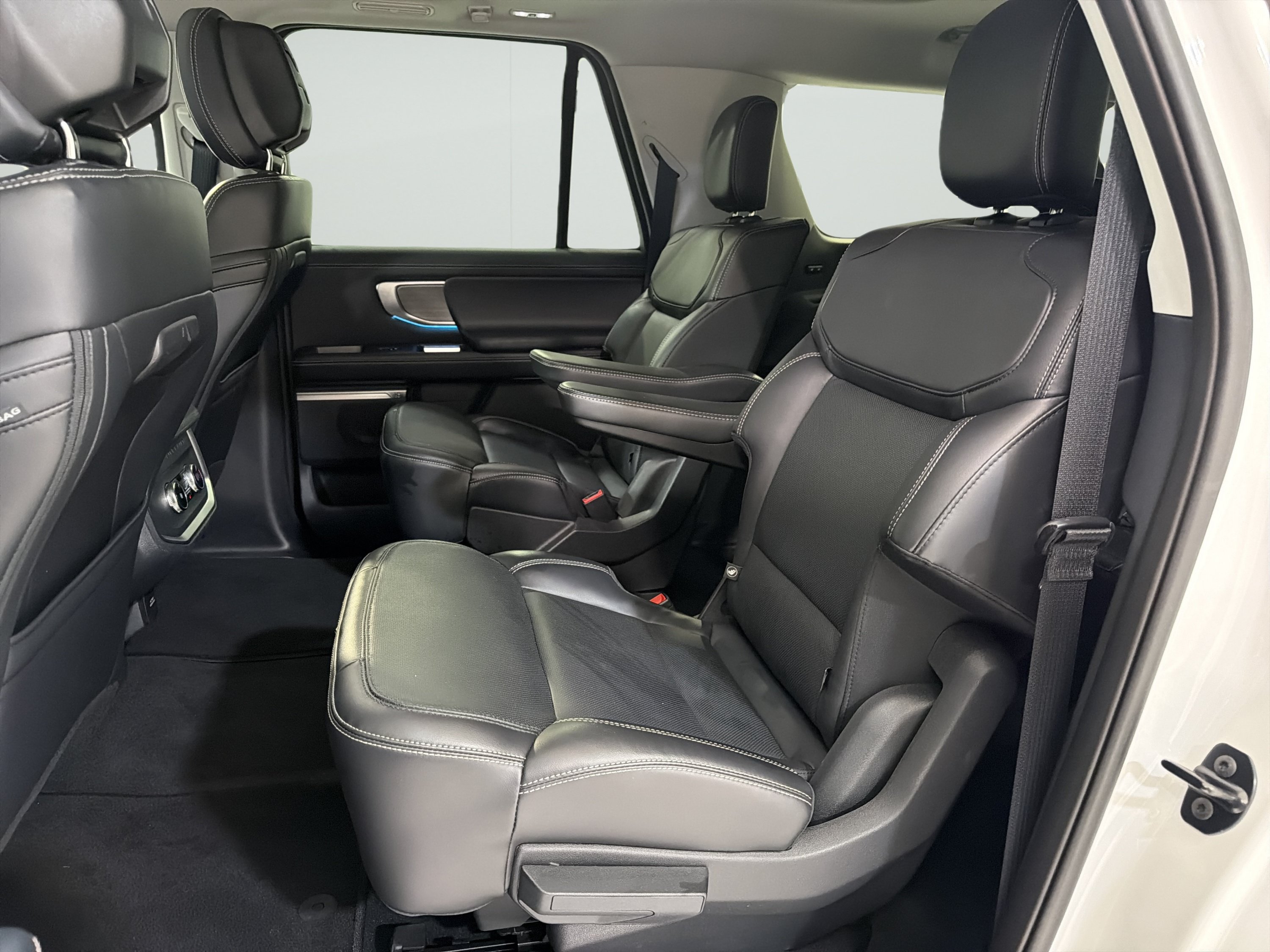 Used 2026 Ford Expedition Max Platinum AWD/4WD image 31