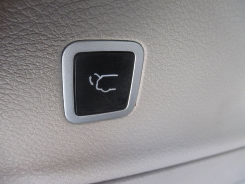 Used 2021 Chrysler Pacifica Touring-L FWD image 13