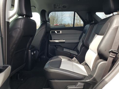 Used 2023 Ford Explorer XLT w/ Equipment Group 202A image 12