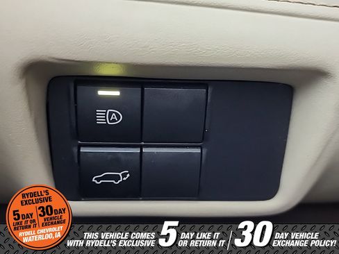 Used 2021 Toyota Highlander XLE image 38