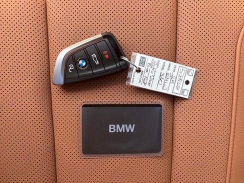 Used 2025 BMW 330i xDrive Sedan w/ Premium Package image 36