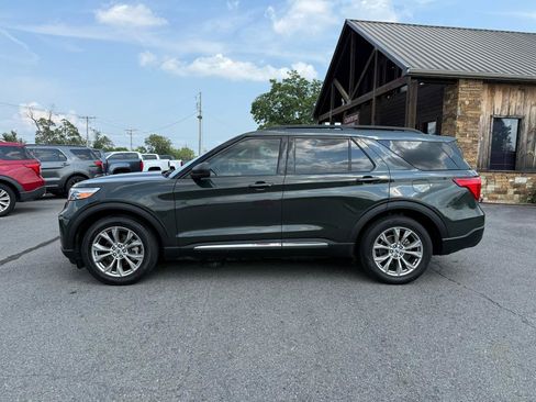 Used 2023 Ford Explorer XLT w/ Equipment Group 202A RWD image 3