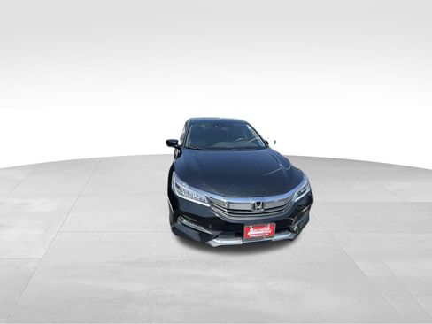Used 2016 Honda Accord Touring image 8