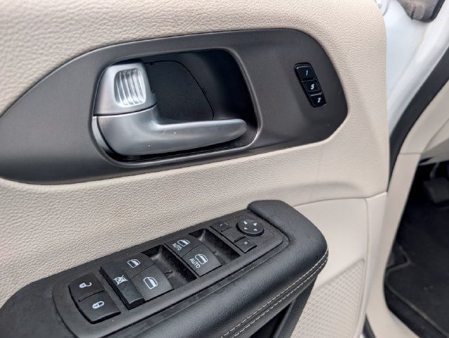 Used 2024 Chrysler Pacifica Limited FWD image 14
