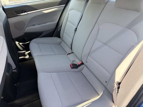 Used 2020 Hyundai Elantra SE FWD image 17