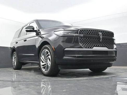 Used 2025 Lincoln Navigator Reserve AWD/4WD image 1