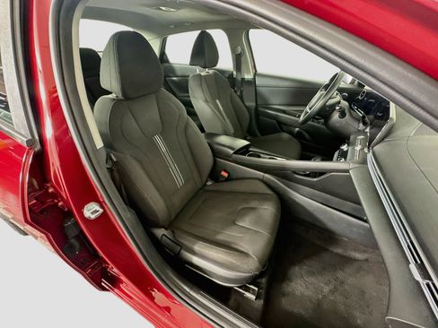 Used 2025 Hyundai Elantra SEL FWD image 33