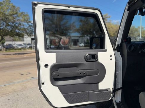 Used 2010 Jeep Wrangler Unlimited Rubicon w/ Trailer Tow Group AWD/4WD image 6
