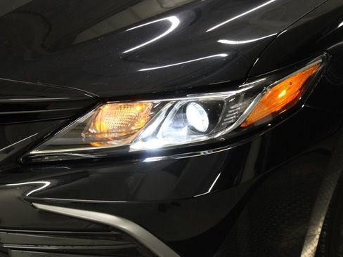 Used 2023 Toyota Camry LE w/ Convenience Package image 13