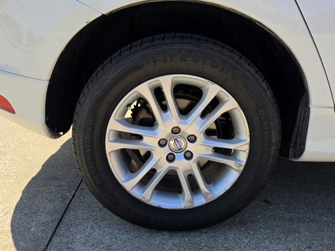 Used 2015 Volvo XC60 T5 Premier w/ Proximity Package image 16