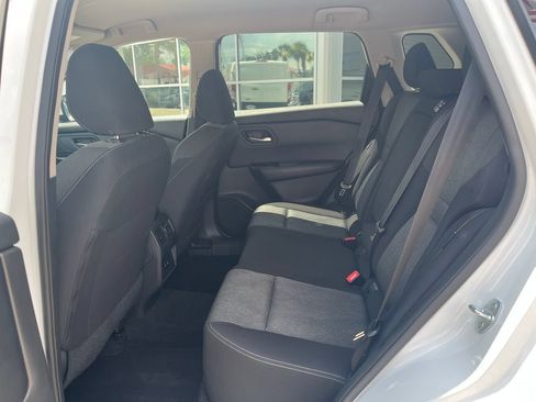 Used 2024 Nissan Rogue SV AWD/4WD image 12