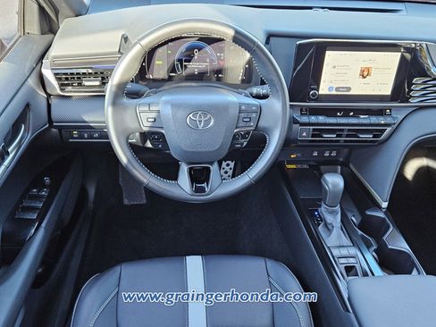 Used 2025 Toyota Camry SE image 12