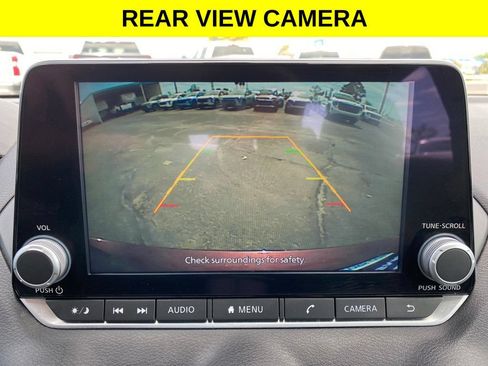 Used 2024 Nissan Sentra SV FWD image 8