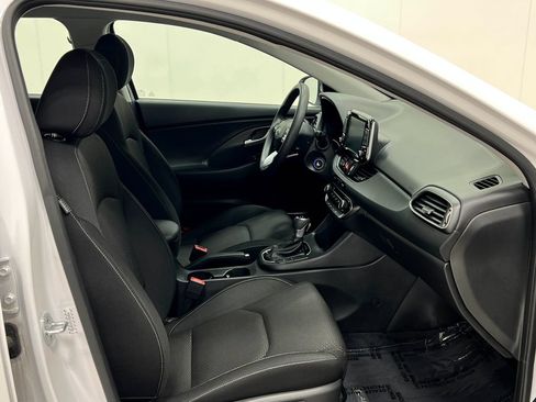 Used 2019 Hyundai Elantra GT FWD image 31