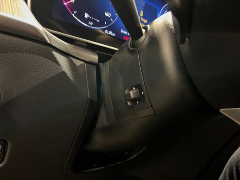 Used 2025 Mercedes-Benz GLC 350e 4MATIC image 16