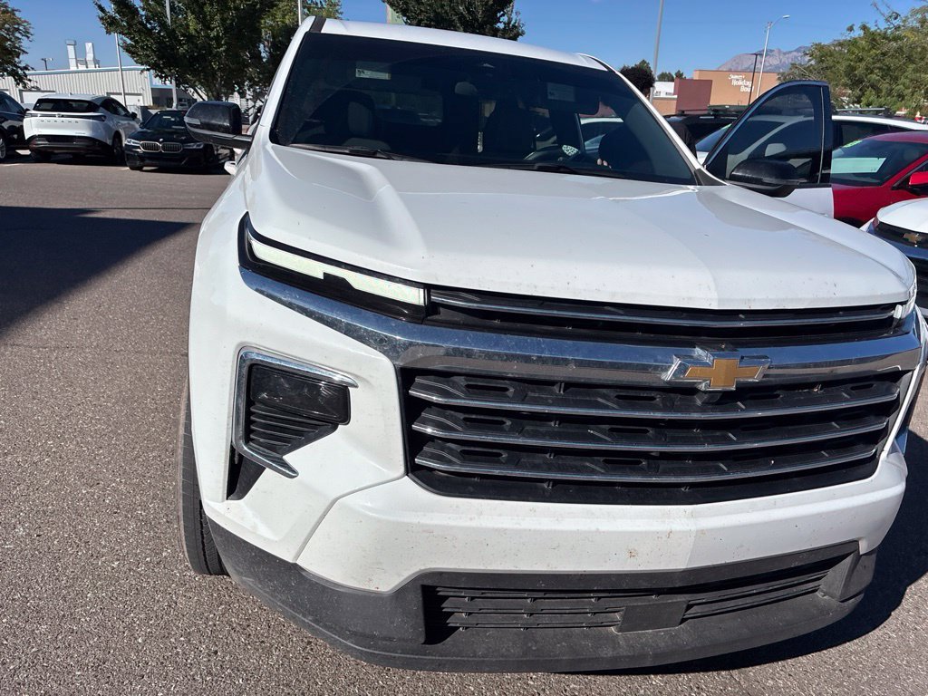 Used 2025 Chevrolet Traverse LT FWD image 4