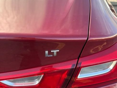 Used 2017 Chevrolet Malibu LT w/ Leather Package FWD image 5