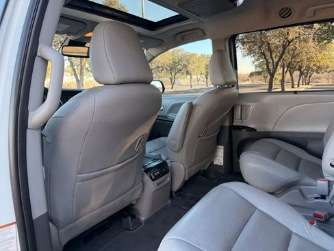 Used 2020 Toyota Sienna XLE image 22