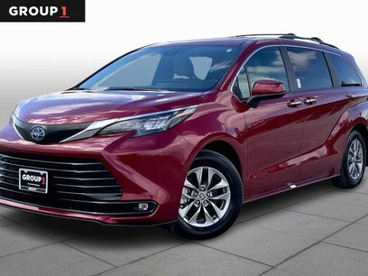 Used 2025 Toyota Sienna XLE w/ XLE Plus Package