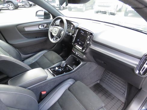 Used 2022 Volvo XC40 T5 R-Design w/ Advanced Package image 15