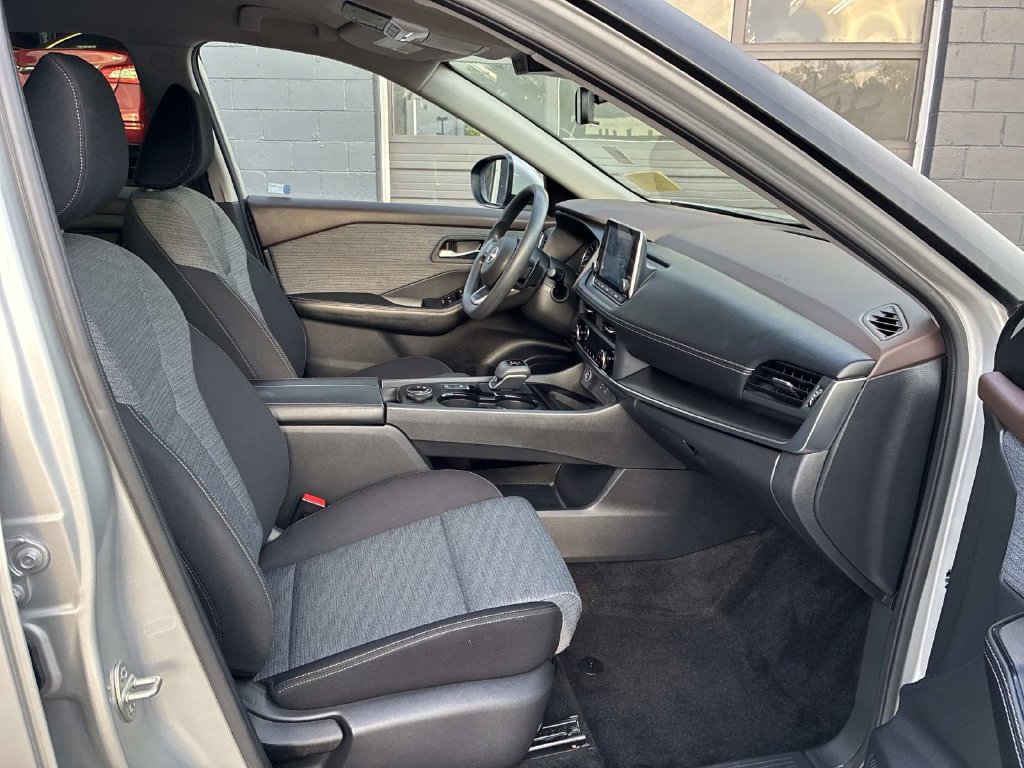 Certified 2023 Nissan Rogue SV AWD/4WD image 9