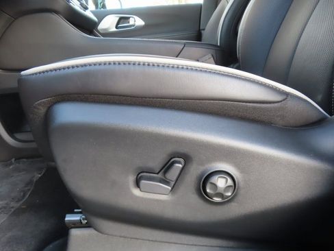 New 2026 Chrysler Pacifica Limited w/ S Appearance Package AWD/4WD image 10