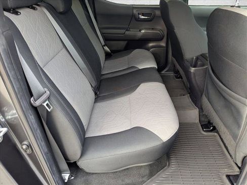 Used 2022 Toyota Tacoma TRD Off-Road image 16